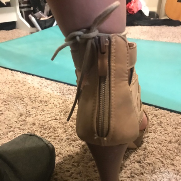 Shoes - Picture 4 of 5